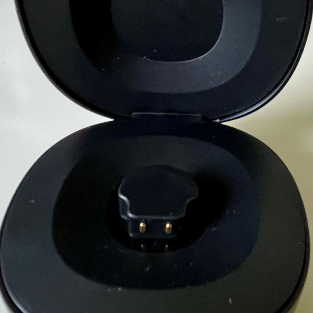 RingConn Smart Ring in Black and Silver — Sleek Health Wearable - Picture 4 of 9